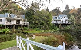 Apple Tree Cottage - Charming Coastal Getaway